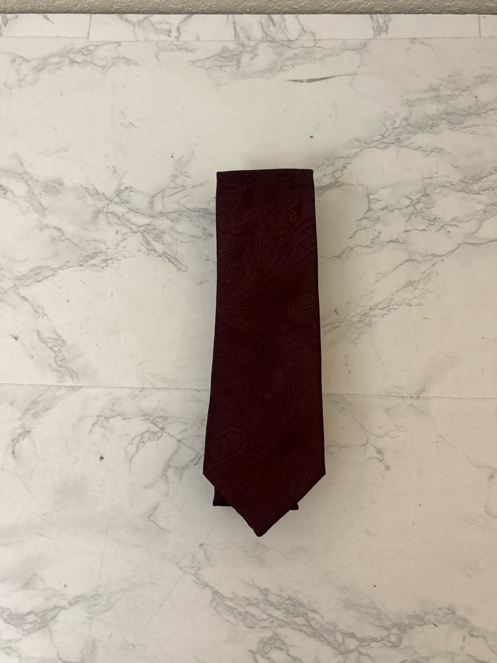 Men's Vintage J Ferrar Silk Necktie Tie Red Maroon Paisley Textured Classic